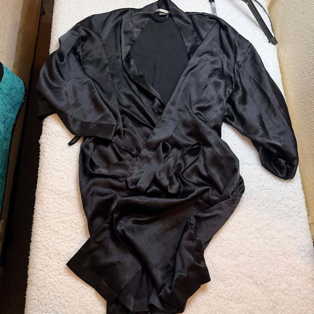 Victoria's Secret Satin Robe Size S/P-M/M Black